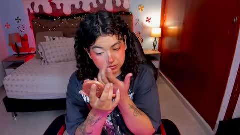 Liily online show from December 14, 10:04 pm