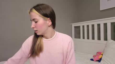 Emma online show from November 22, 4:09 pm