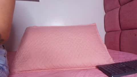 Snapshot of _lorrayne_ chatting on February 23, 12:09 pm Lorrayne online show from February 23, 12:09 pm