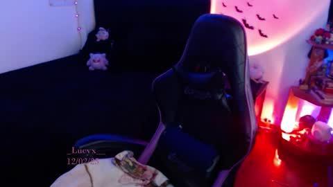 Queen.  Help me reach 100 thumbs up  online show from February 12, 9:33 pm