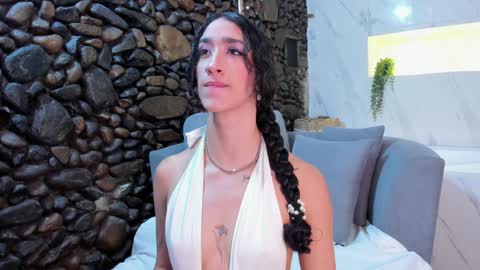  Luna  online show from December 9, 12:08 pm