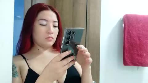 _lunaa__ online show from January 1, 12:32 am