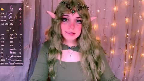 Snapshot of _marcelline_ chatting on October 12, 9:12 am Kira online show from October 12, 9:12 am