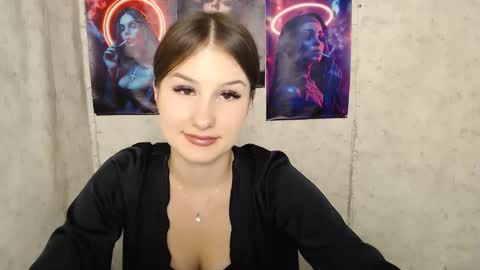 Mia online show from September 9, 3:23 pm