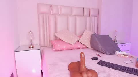 Mia  online show from July 6, 3:03 pm