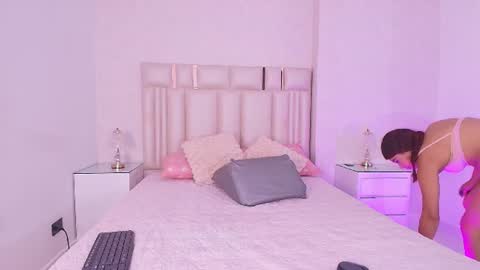 Mia  online show from July 7, 11:57 am