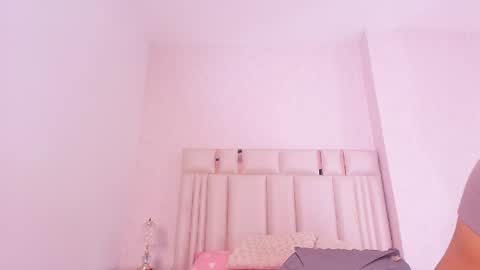 Mia  online show from July 23, 11:51 am