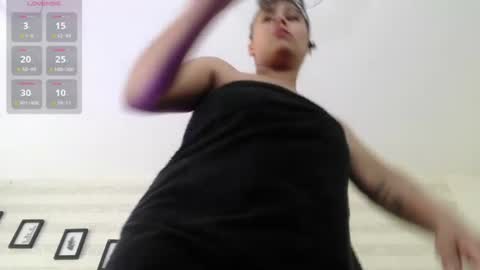_milu23_ online show from July 28, 8:52 pm