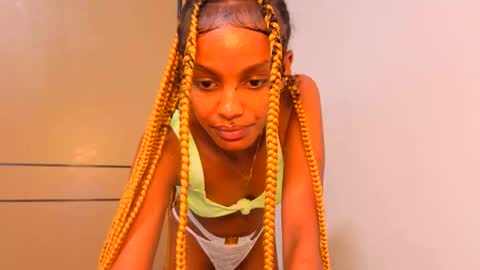 Mimi online show from May 2, 2:26 am
