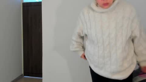 _miss_coco_ online show from September 22, 1:20 pm