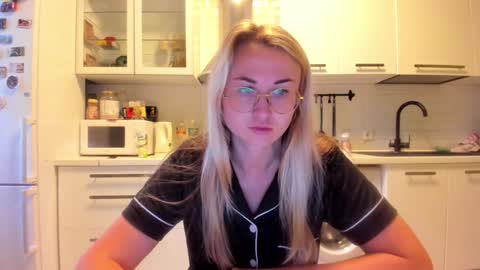 Snapshot of _miss_eva_ chatting on January 1, 9:39 am Eva online show from January 1, 9:39 am