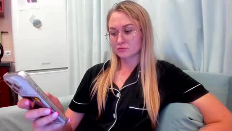 Snapshot of _miss_eva_ chatting on October 8, 7:51 pm Eva online show from October 8, 7:51 pm