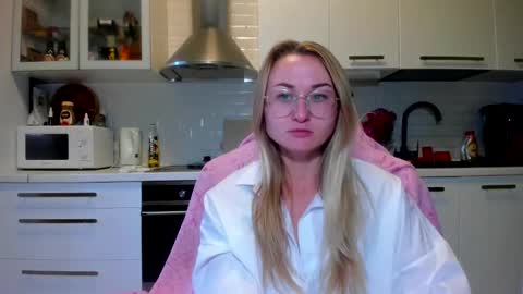 Snapshot of _miss_eva_ chatting on October 2, 6:07 am Eva online show from October 2, 6:07 am