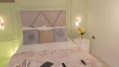 kimberley cruz online show from February 5, 12:41 pm