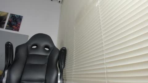 _molly_rosse_ online show from May 2, 12:30 pm