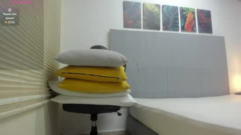 _molly_rosse_ online show from April 29, 12:30 pm