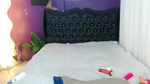 jenny claire online show from July 7, 4:59 am