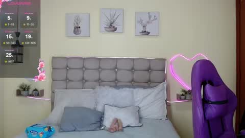 _naomi_s online show from June 29, 1:22 pm