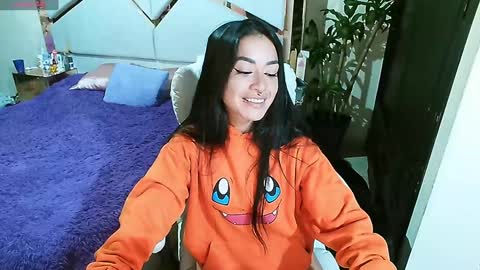 Snapshot of _natashaa19 chatting on December 11, 8:47 am Natasha Rodriguez independent model online show from December 11, 8:47 am