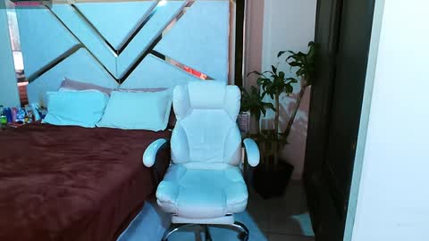 Snapshot of _natashaa19 chatting on December 28, 9:08 pm Natasha Rodriguez independent model online show from December 28, 9:08 pm