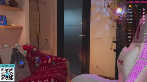 Mia with a big heart  online show from December 16, 12:00 pm