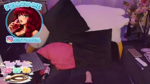 niiky online show from June 10, 10:08 pm