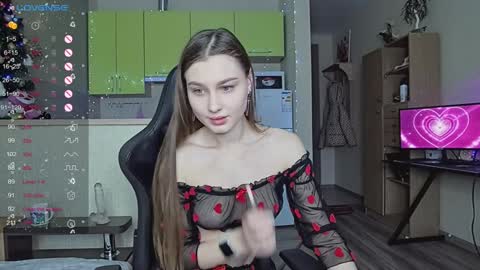 Snapshot of _pinkypie__ chatting on January 6, 10:57 am Lili online show from January 6, 10:57 am