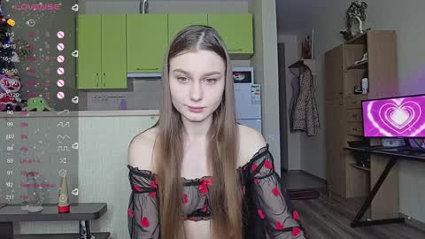 Snapshot of _pinkypie__ chatting on January 8, 10:37 am Lili online show from January 8, 10:37 am