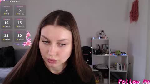 Snapshot of _pinkypie__ chatting on October 15, 9:34 am Lili online show from October 15, 9:34 am