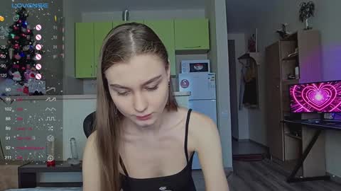 Snapshot of _pinkypie__ chatting on January 16, 10:42 am Lili online show from January 16, 10:42 am