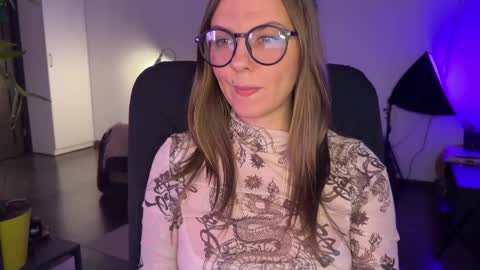  HADLY see u online 0312  online show from December 16, 4:38 pm