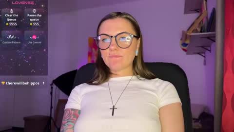  HADLY see u online 0312  online show from March 12, 5:38 pm