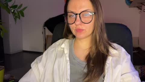  HADLY see u online 0312  online show from February 23, 6:07 pm