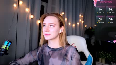 Snapshot of _ramona__ chatting on December 28, 5:55 am im Amy online show from December 28, 5:55 am