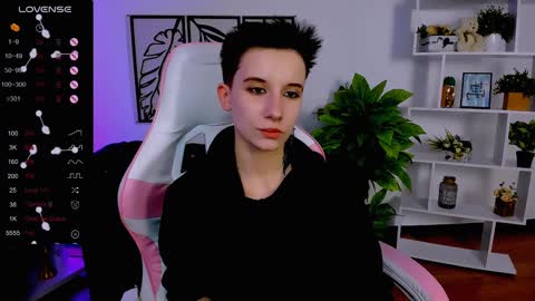 Snapshot of _rein_ramm chatting on February 6, 10:47 am Rein online show from February 6, 10:47 am