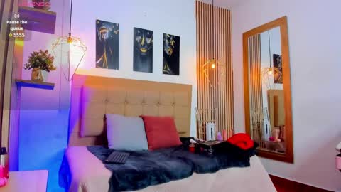 SAMANTHA FOX online show from September 29, 11:59 am