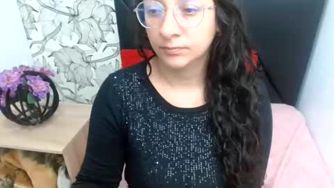 _saraximena_ online show from June 11, 6:32 am