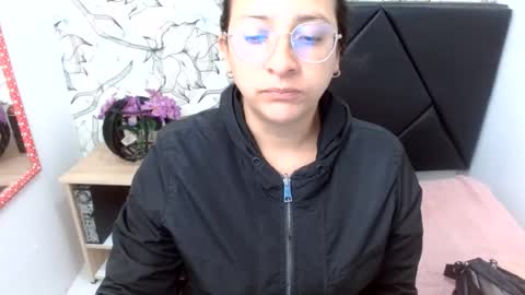 _saraximena_ online show from July 16, 7:13 am