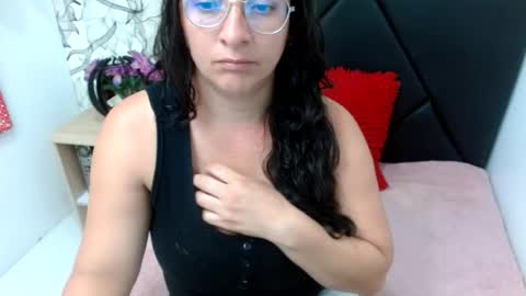_saraximena_ online show from July 23, 8:33 am