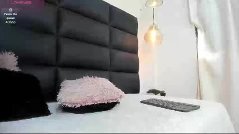Snapshot of _selene_noir_ chatting on October 15, 8:11 pm Selene online show from October 15, 8:11 pm