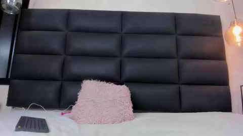 Snapshot of _selene_noir_ chatting on September 19, 4:11 am Selene online show from September 19, 4:11 am