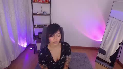 Laura online show from February 27, 1:05 am