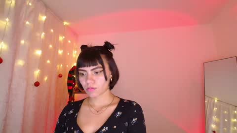 Laura online show from December 15, 9:03 am