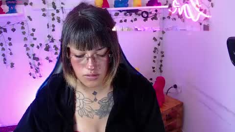 _sharlotte777 online show from May 4, 5:17 pm