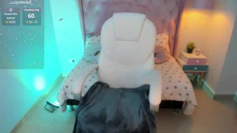 Snapshot of _sophie__miller chatting on October 13, 7:16 pm Sophie online show from October 13, 7:16 pm