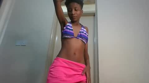 _sweetebony_r online show from June 10, 7:07 am