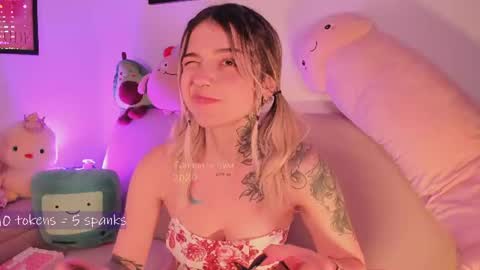 _tammarra_ online show from July 9, 11:17 pm