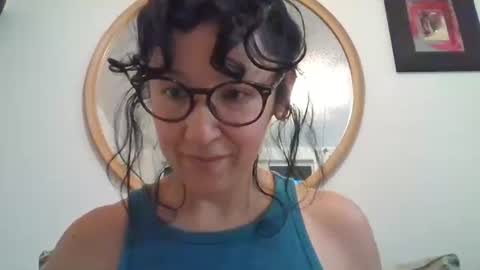 Snapshot of _tutti_frutti_ chatting on October 16, 3:42 am _tutti_frutti_ online show from October 16, 3:42 am