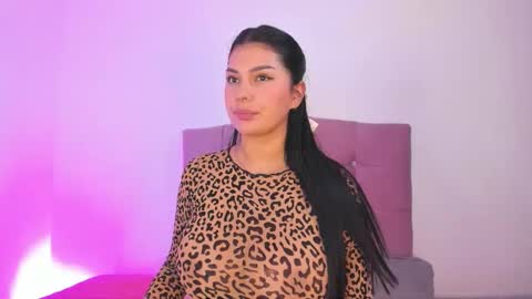 Snapshot of _valediaz__ chatting on October 4, 4:00 pm Vale online show from October 4, 4:00 pm