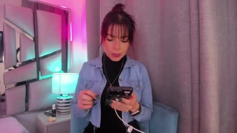 _valeria_saenz_ online show from July 3, 3:23 am